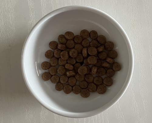 マックアダムズキャットフードの盛り付け画像