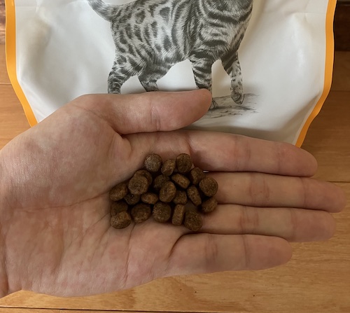 マックアダムズキャットフードの粒