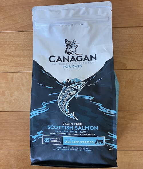 カナガンキャットフード サーモンのパッケージ画像（表面2）