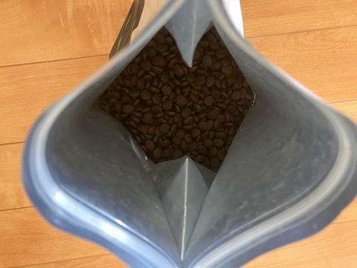 カナガンキャットフード チキンの袋の中身