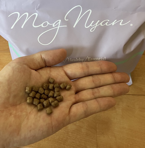 モグニャンキャットフードの粒