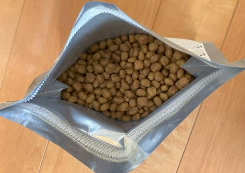 プラチナムキャットフードの袋の中身