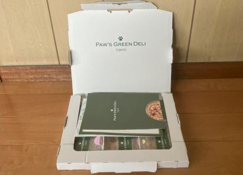 パウズグリーンデリ（猫用フリーズドライ）の箱の中身1