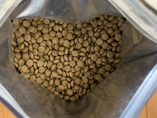 金虎のドッグフードおさかなの袋の中身