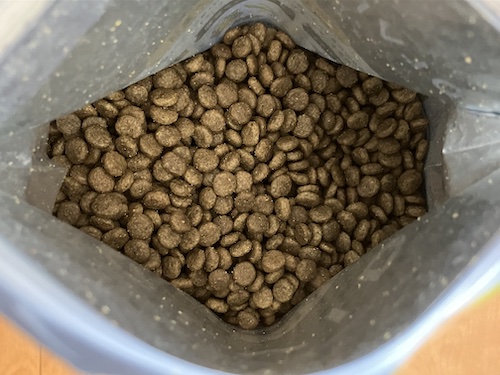 ソルビダドッグフードの袋の中身