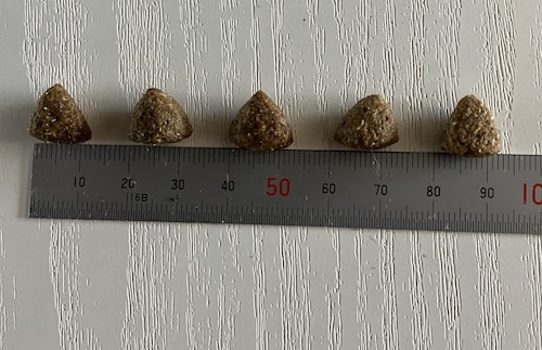 INUMESHIドッグフードの粒の大きさ