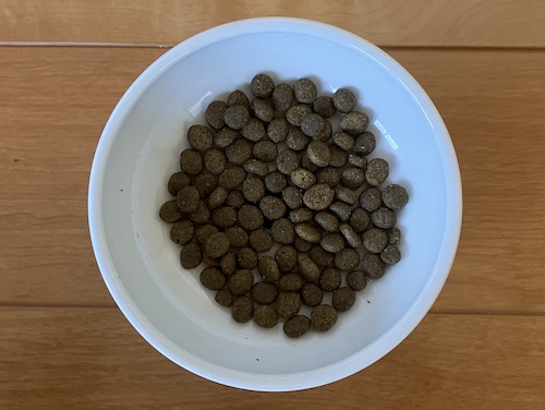 POCHIドッグフードの盛り付け画像