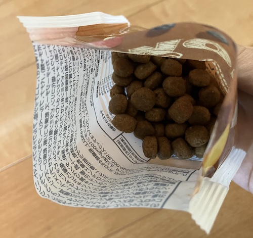 ナウフレッシュドッグフードの袋の中身