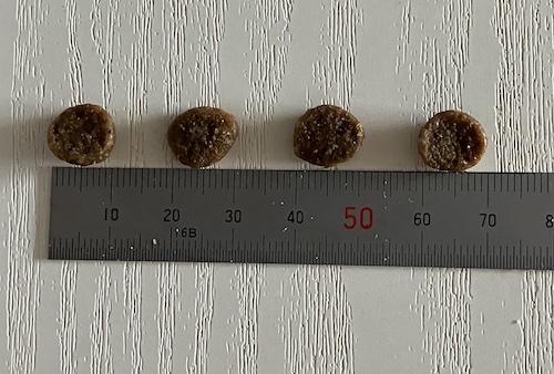 アカナドッグフードの粒の大きさ