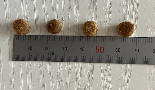 マックアダムズドッグフードの粒の大きさ