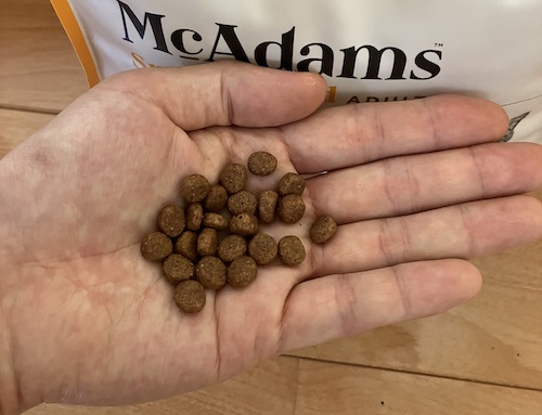 マックアダムズドッグフードの粒