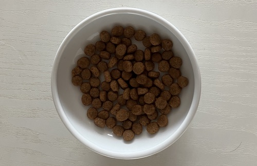 マックアダムズドッグフードの盛り付け画像