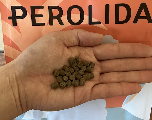 ペロリダドッグフード（サーモン＆チキン）の粒