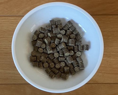 ペロリダドッグフード（ホースミート）の盛り付け画像