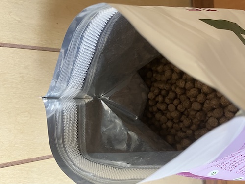 HEKAドッグフードのジッパー部分