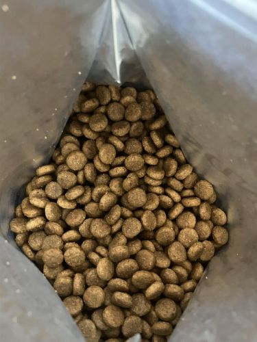 グランツドッグフード チキン&ダックの袋の中身